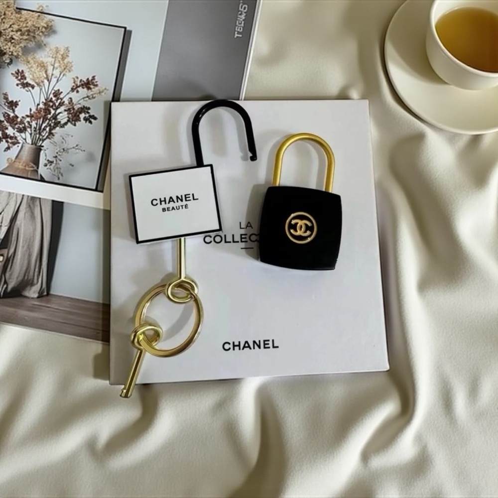 NIB CC Key chain beauty - Picture 3 of 4